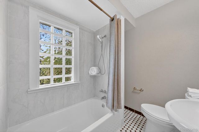 582 E Drayton Street, Ferndale, MI 48220