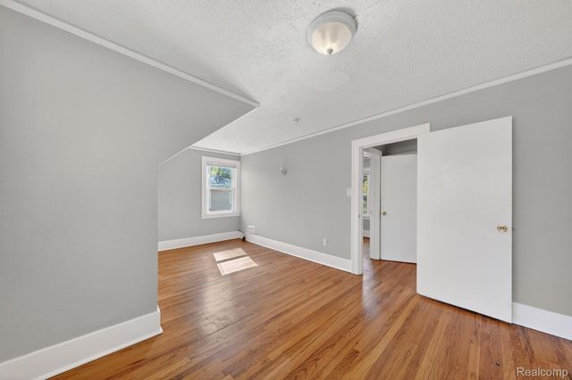 582 E Drayton Street, Ferndale, MI 48220