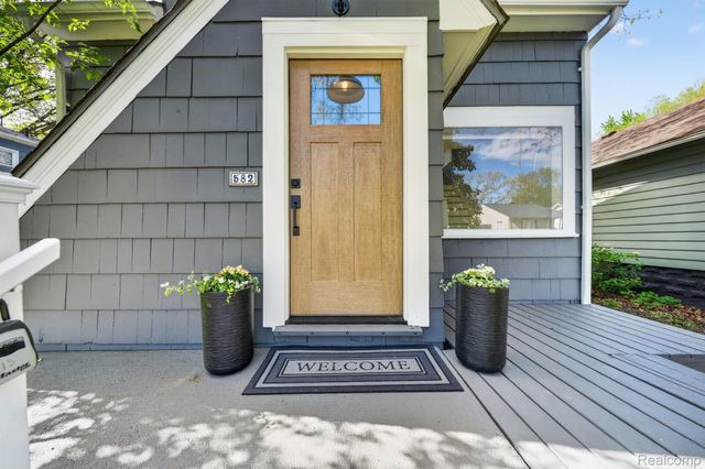 582 E Drayton Street, Ferndale, MI 48220