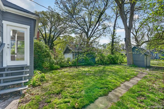 582 E Drayton Street, Ferndale, MI 48220