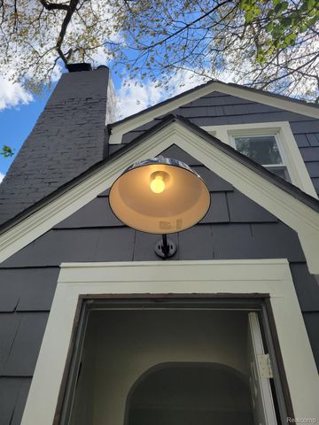 582 E Drayton Street, Ferndale, MI 48220