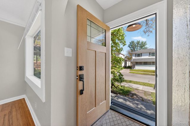 582 E Drayton Street, Ferndale, MI 48220
