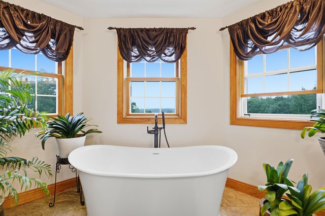 202 South Road, Deerfield, NH 03037