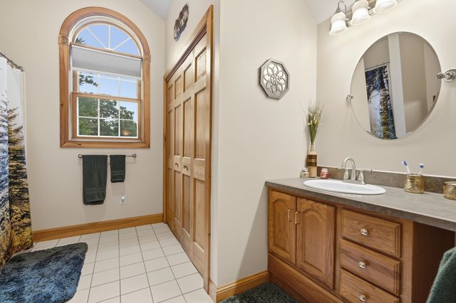 202 South Road, Deerfield, NH 03037