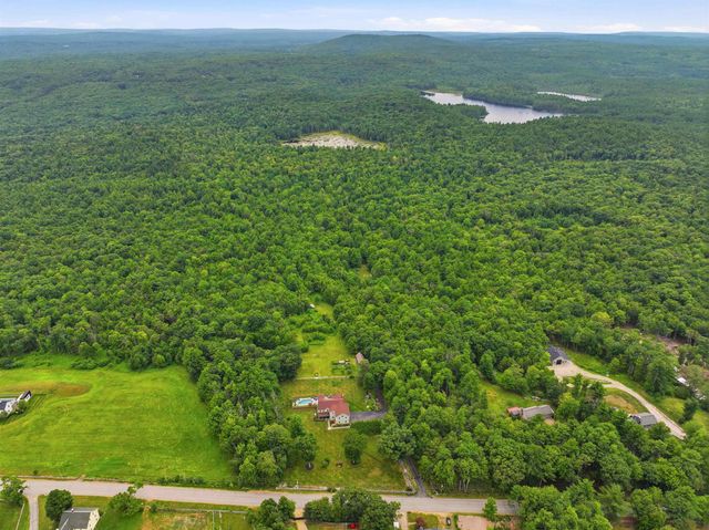 202 South Road, Deerfield, NH 03037