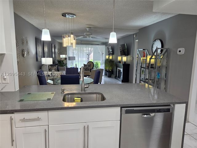 7205 NW 4th Pl 106, Margate, FL 33063