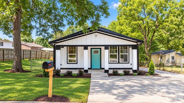 111 N Clay Street, Lowell, NC 28098