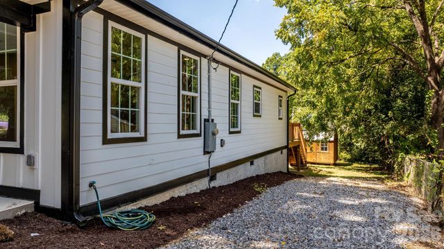 111 N Clay Street, Lowell, NC 28098