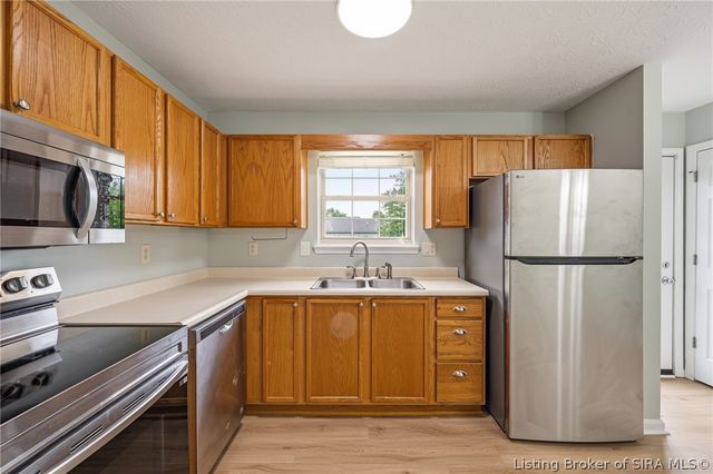 421 Reba Jackson Drive, Jeffersonville, IN 47130