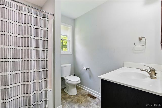 3704 Burnham Dr, Hopewell, VA 23860