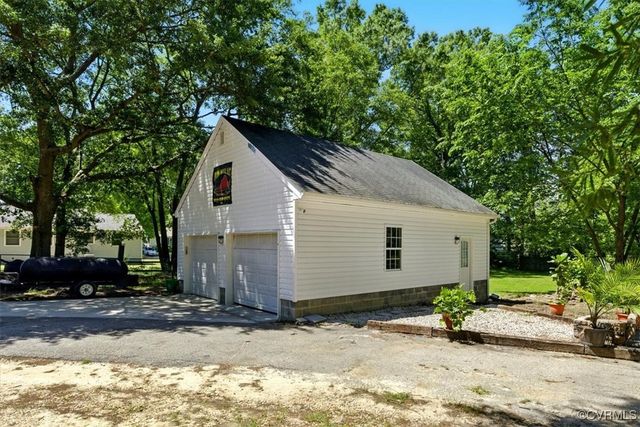 3704 Burnham Dr, Hopewell, VA 23860