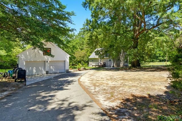 3704 Burnham Dr, Hopewell, VA 23860