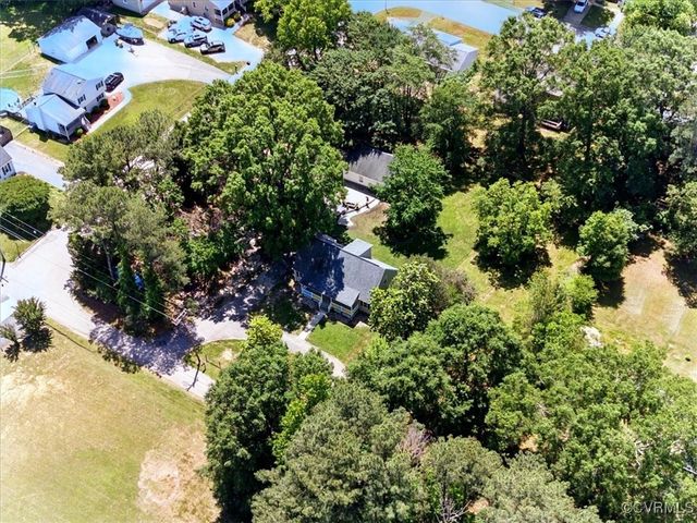 3704 Burnham Dr, Hopewell, VA 23860