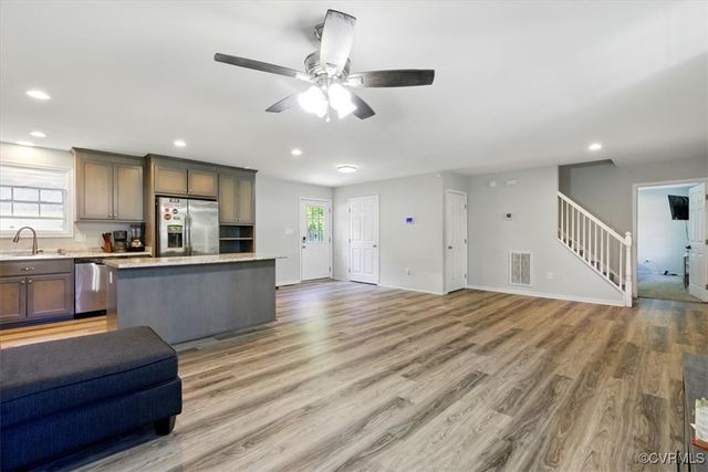 3704 Burnham Dr, Hopewell, VA 23860