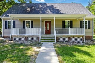 3704 Burnham Dr, Hopewell, VA 23860