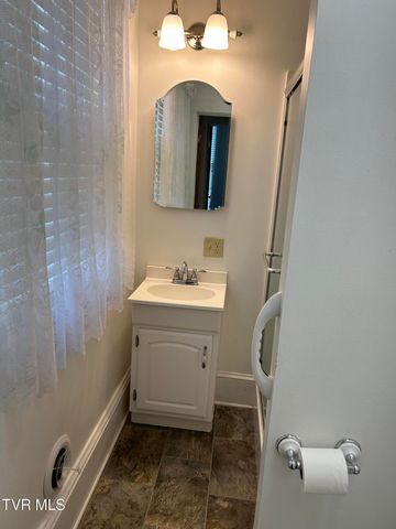 221 North Irish Street, Greeneville, TN 37745