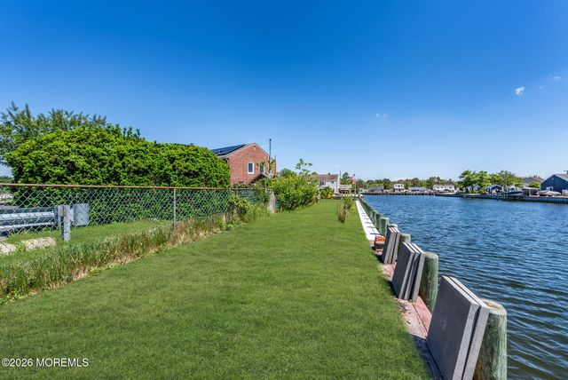 26 Culebra Avenue, Toms River, NJ 08753