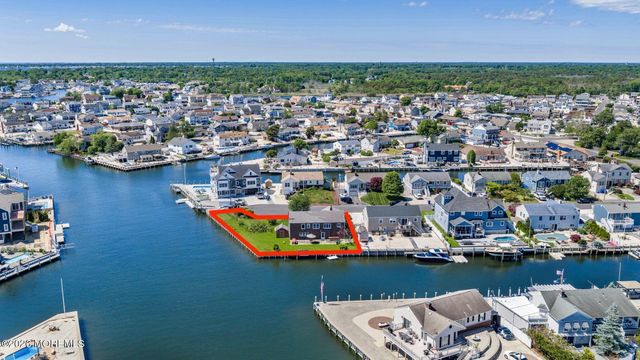 26 Culebra Avenue, Toms River, NJ 08753