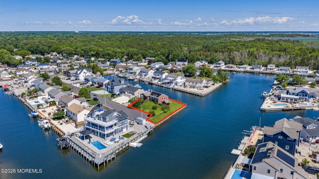 26 Culebra Avenue, Toms River, NJ 08753