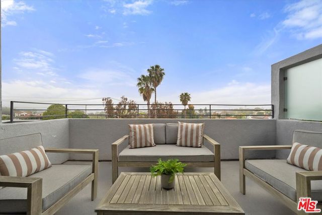 16601 Marquez Avenue 302, Pacific Palisades, CA 90272