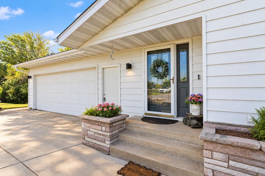 5840 Highway 19 Boulevard, Cannon Falls, MN 55009 — exterior