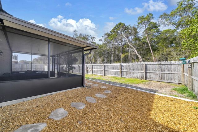 85 12Th Avenue, Shalimar, FL 32579