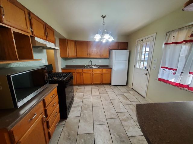 450 E MULBERRY Court, Glenwood, IL 60425