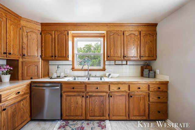 4205 Hillsdale Avenue, Grand Rapids, MI 49525