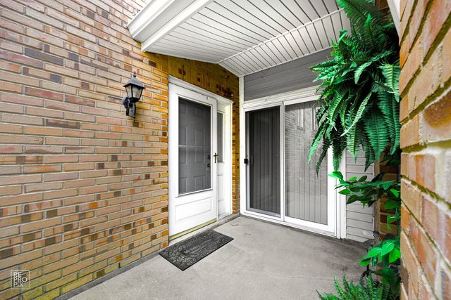 1081 Courtland Drive 1081, Buffalo Grove, IL 60089