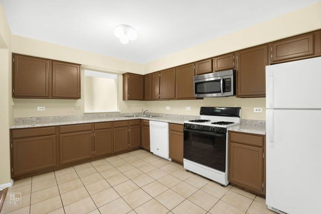 1081 Courtland Drive 1081, Buffalo Grove, IL 60089