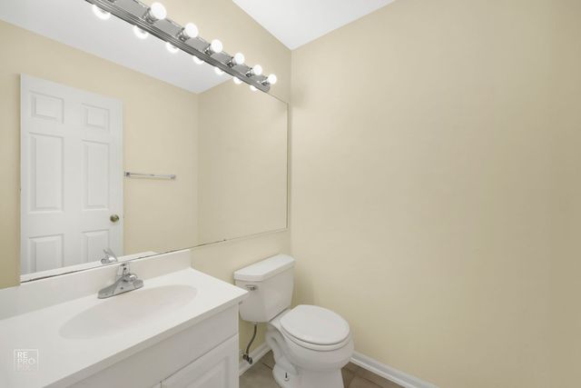 1081 Courtland Drive 1081, Buffalo Grove, IL 60089