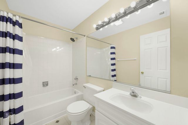1081 Courtland Drive 1081, Buffalo Grove, IL 60089