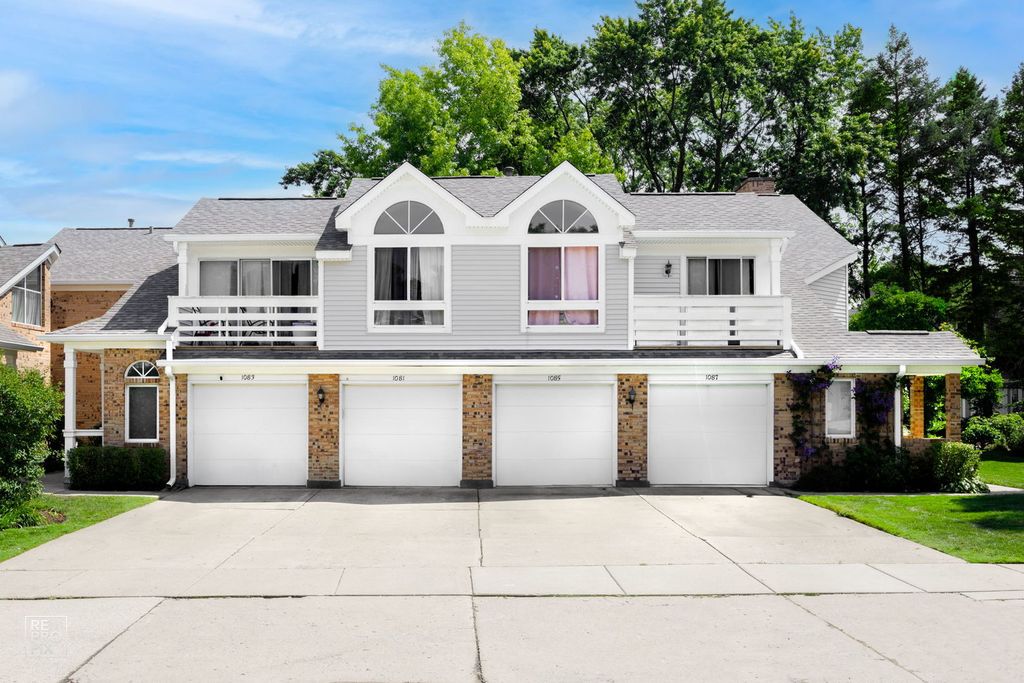 1081 Courtland Drive 1081, Buffalo Grove, IL 60089