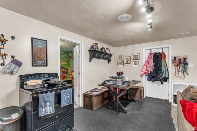 9390 N CANYON WASH DR, Eagle Mountain, UT 84005