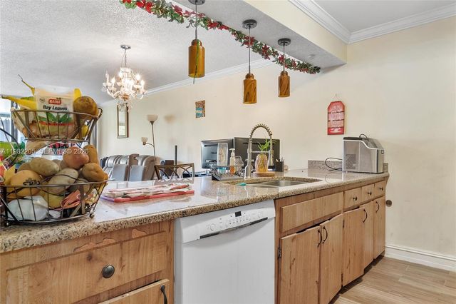 10304 Fairway Rd, Pembroke Pines, FL 33026