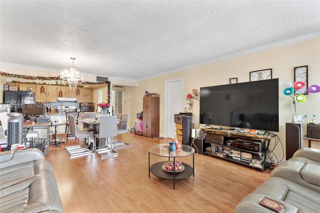 10304 Fairway Rd, Pembroke Pines, FL 33026