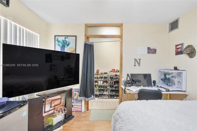 10304 Fairway Rd, Pembroke Pines, FL 33026