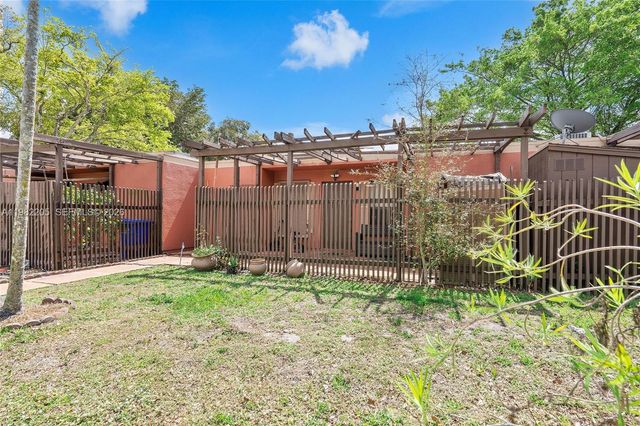 10304 Fairway Rd, Pembroke Pines, FL 33026