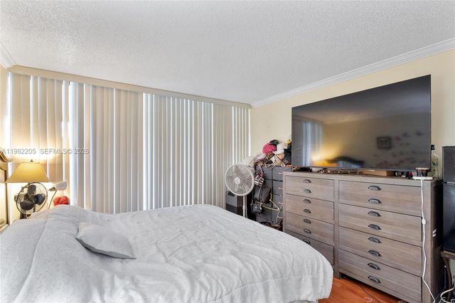 10304 Fairway Rd, Pembroke Pines, FL 33026