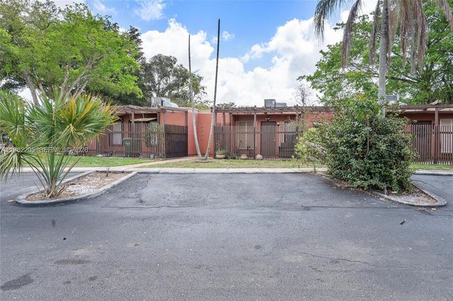 10304 Fairway Rd, Pembroke Pines, FL 33026