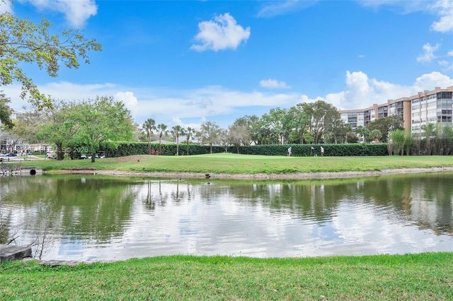 10304 Fairway Rd, Pembroke Pines, FL 33026