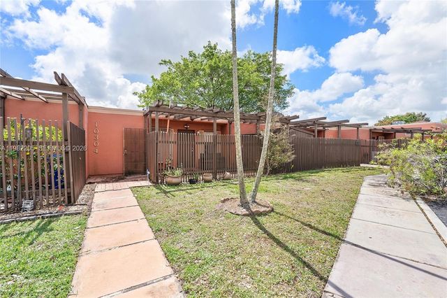 10304 Fairway Rd, Pembroke Pines, FL 33026