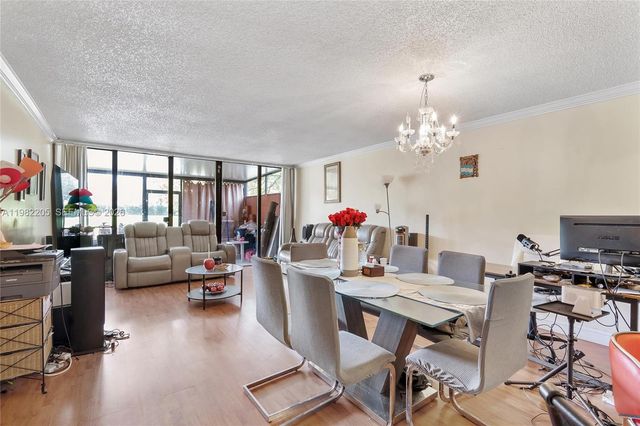 10304 Fairway Rd, Pembroke Pines, FL 33026