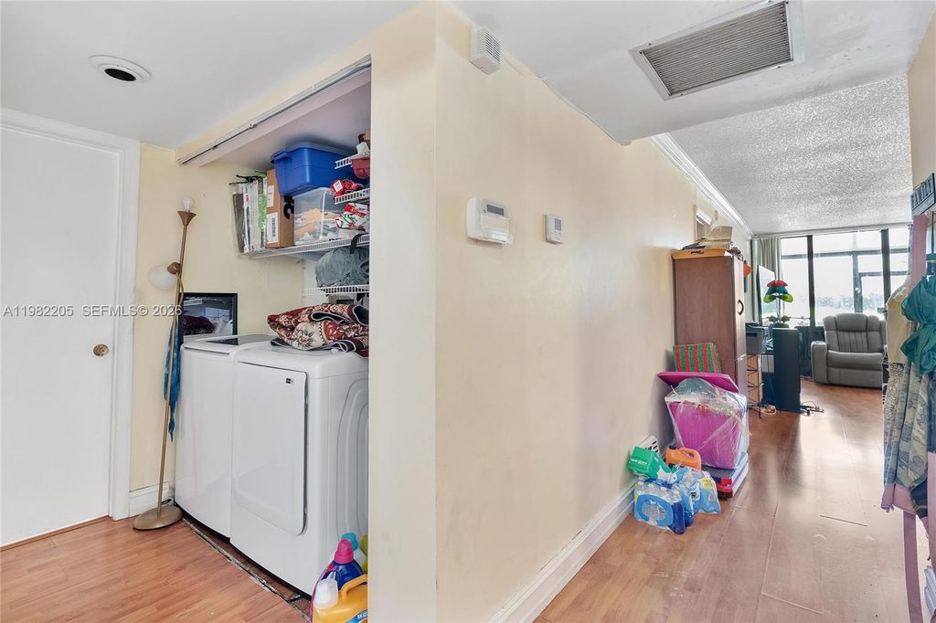 Image 10 of property listing at 10304 Fairway Rd, Pembroke Pines, FL 33026