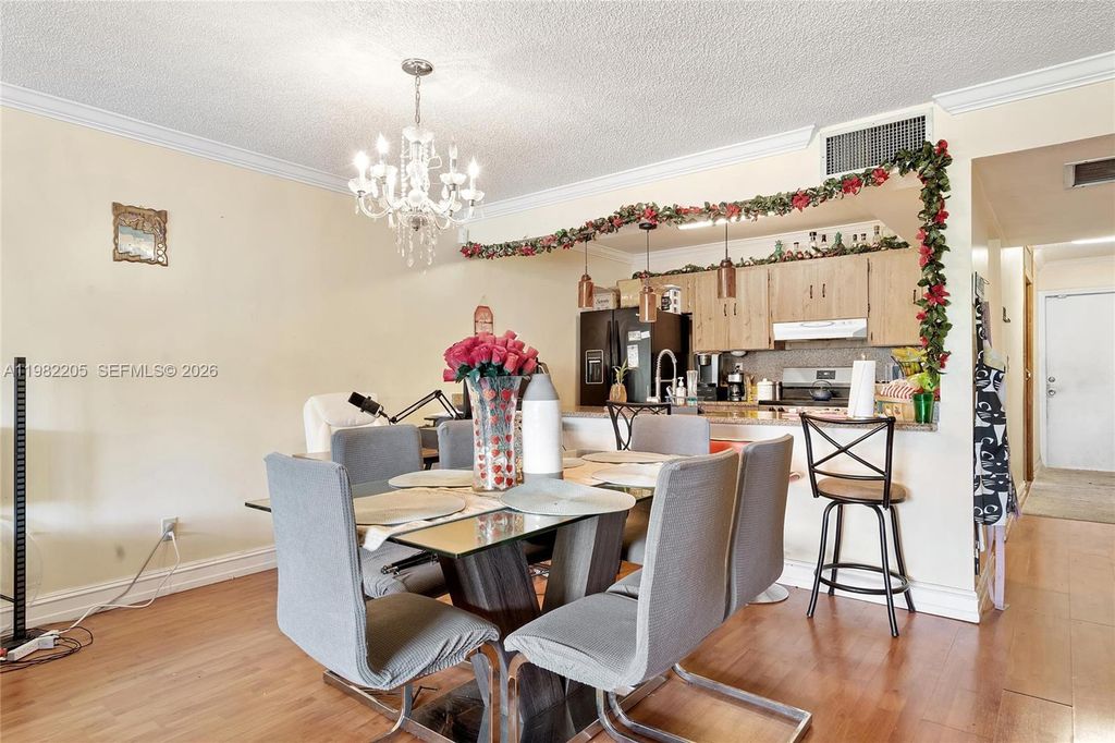 Image 15 of property listing at 10304 Fairway Rd, Pembroke Pines, FL 33026