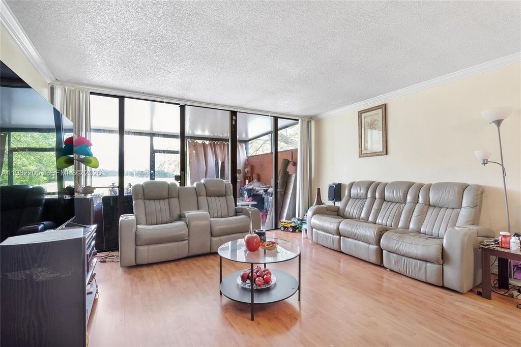 Image 16 of property listing at 10304 Fairway Rd, Pembroke Pines, FL 33026