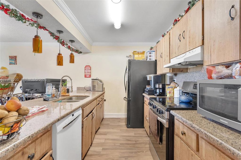 Image 18 of property listing at 10304 Fairway Rd, Pembroke Pines, FL 33026