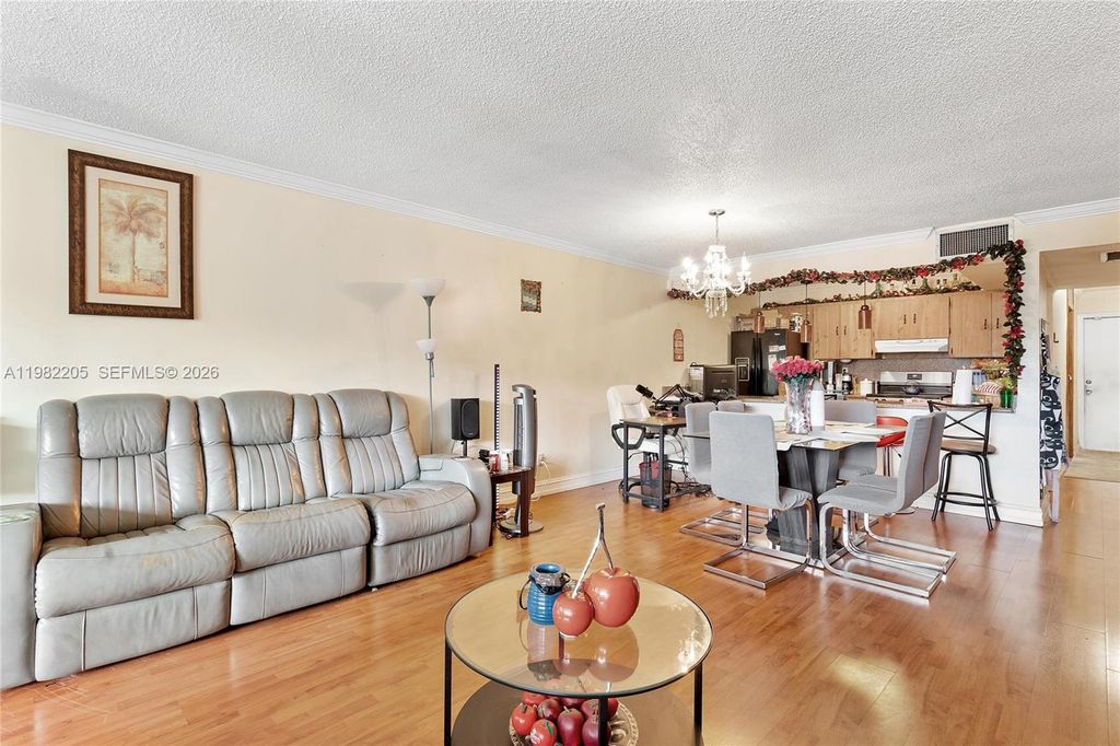 Image 20 of property listing at 10304 Fairway Rd, Pembroke Pines, FL 33026