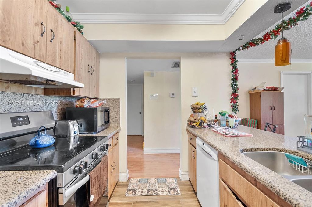 Image 26 of property listing at 10304 Fairway Rd, Pembroke Pines, FL 33026