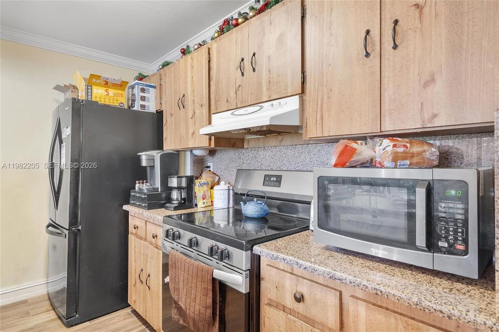 Image 27 of property listing at 10304 Fairway Rd, Pembroke Pines, FL 33026